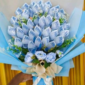 Blue cash bouquet