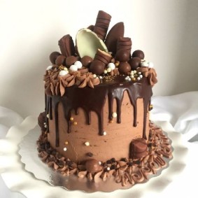 Choco cake with chocolates